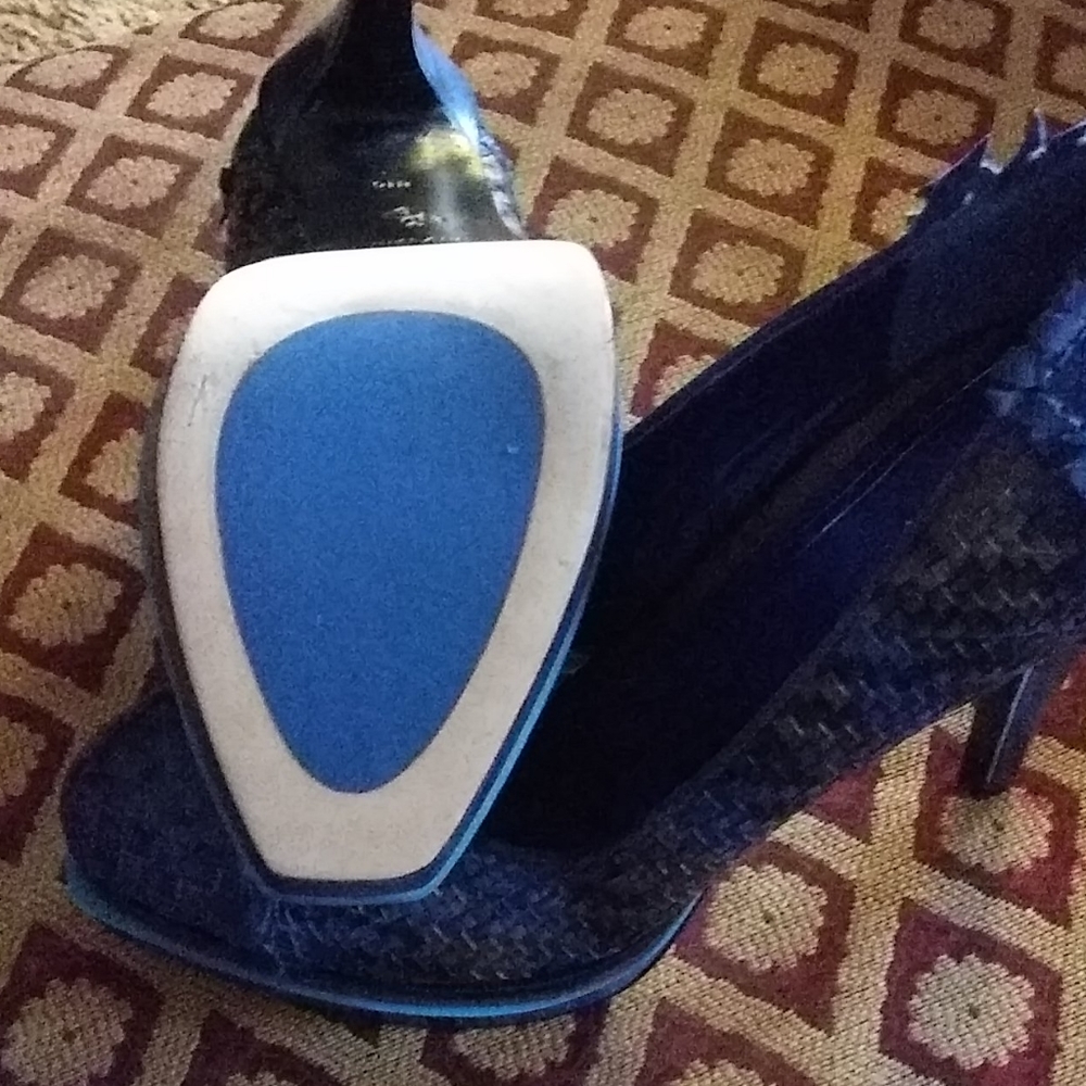 Shoes - Picture 3 of 4